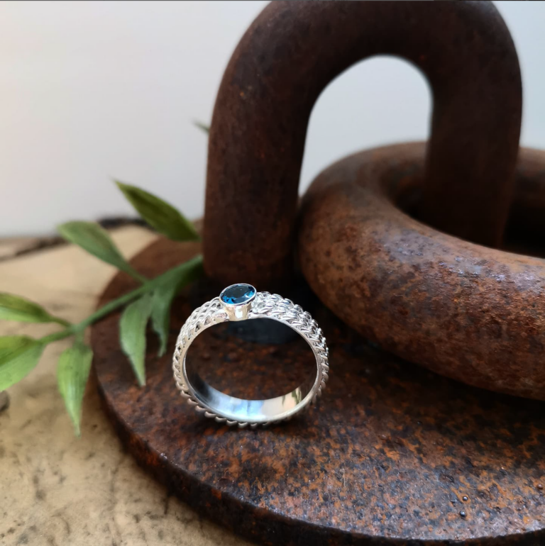 Portfolio Goudsmederij Briolet ring blauwe steen